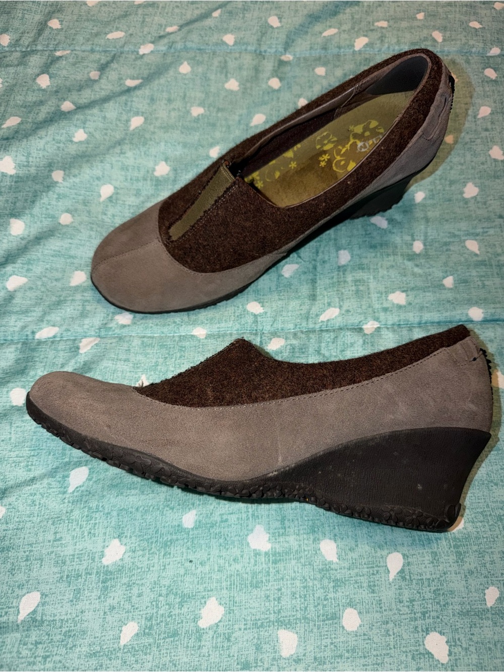 Fits like sz 10 Women’s Slip-On Wedge Loafers in Brown and Gray